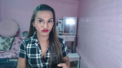 lorien gosper online show from March 7, 9:18 am