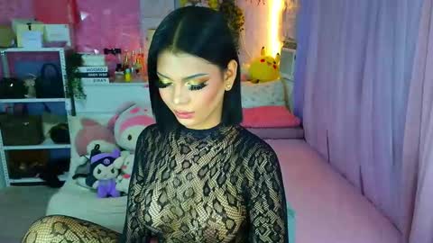 YANG AUDREY LONE online show from March 19, 1:11 am