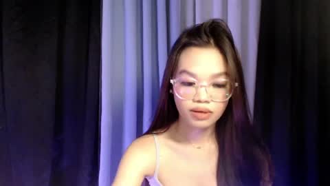 yaniepetite online show from July 10, 7:13 am