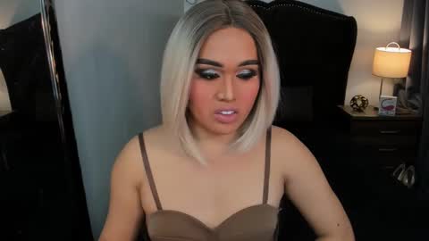 Snapshot of yanny_xoxo chatting on January 21, 4:27 pm Allisonn online show from January 21, 4:27 pm