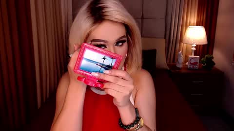 Snapshot of yanny_xoxo chatting on February 23, 2:46 pm Allisonn online show from February 23, 2:46 pm