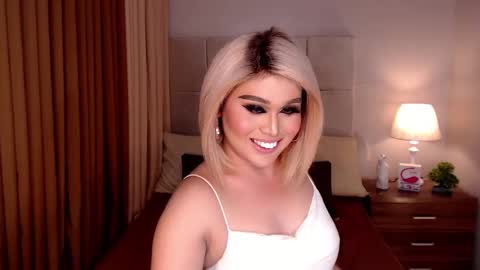 Snapshot of yanny_xoxo chatting on March 1, 9:48 pm Allisonn online show from March 1, 9:48 pm