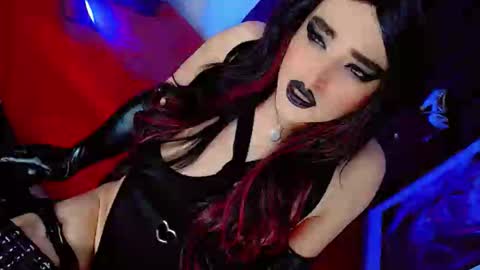 yarethrousss online show from April 8, 5:32 am