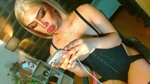 miss yasii online show from April 12, 5:28 pm