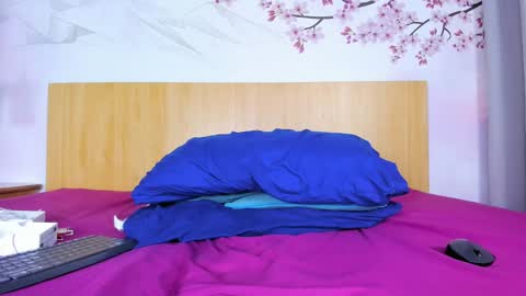 Yasminn Scott online show from January 18, 12:15 pm