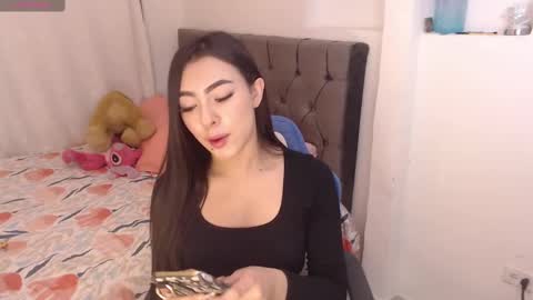 Yasmin online show from March 8, 3:35 pm