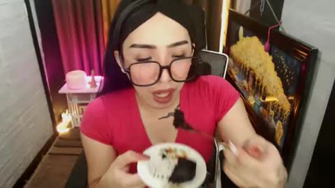 yassiered online show from November 24, 10:36 am