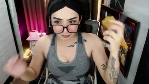 yassiered online show from November 11, 8:27 am