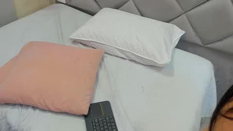 yayi derek  online show from February 27, 2:43 pm