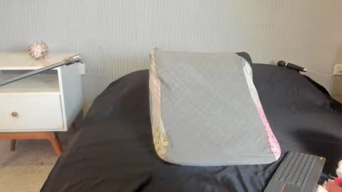 yeika_foxy online show from January 7, 11:15 am