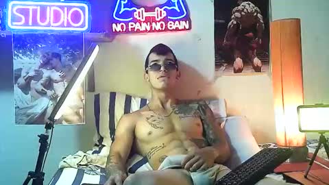 yeisoncastellanos1999 online show from October 17, 7:18 pm