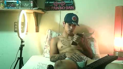 yeisoncastellanos1999 online show from April 27, 9:23 pm