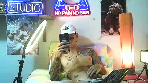 yeisoncastellanos1999 online show from October 24, 7:03 pm