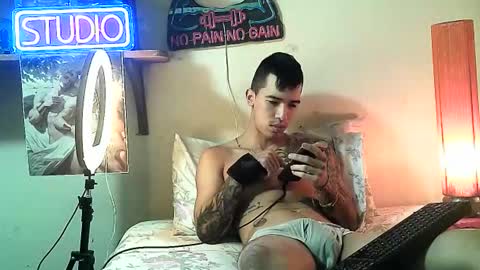 yeisoncastellanos1999 online show from March 12, 7:06 pm