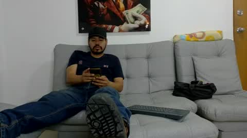yeisongomezz online show from August 1, 1:07 am