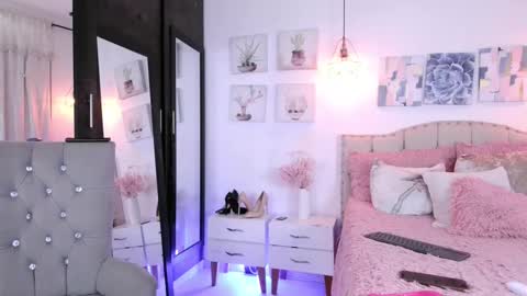 Snapshot of yellow_lily chatting on February 25, 4:46 pm yellow_lily online show from February 25, 4:46 pm