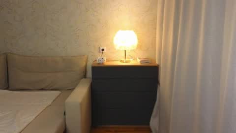 Yenna online show from April 17, 5:15 pm