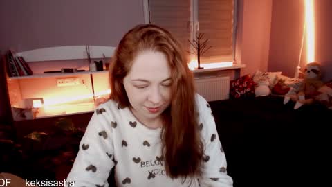 Snapshot of yes_itstrue chatting on December 4, 9:18 pm Sasha online show from December 4, 9:18 pm