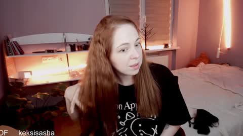 Snapshot of yes_itstrue chatting on December 6, 6:55 pm Sasha online show from December 6, 6:55 pm