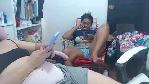 Snapshot of yessica_08 chatting on February 26, 5:31 pm yessica and andres online show from February 26, 5:31 pm