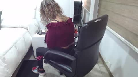 Snapshot of yessilatin chatting on February 16, 1:36 am jessy online show from February 16, 1:36 am