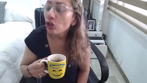 Snapshot of yessilatin chatting on March 1, 4:33 pm jessy online show from March 1, 4:33 pm