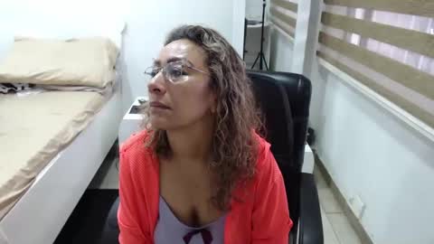 Snapshot of yessilatin chatting on March 9, 11:47 am jessy online show from March 9, 11:47 am