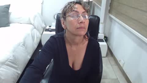 Snapshot of yessilatin chatting on March 8, 12:11 am jessy online show from March 8, 12:11 am