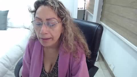 Snapshot of yessilatin chatting on February 28, 12:21 am jessy online show from February 28, 12:21 am