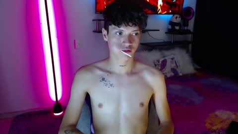 Snapshot of yimbersonpeter chatting on September 10, 12:33 am jhon online show from September 10, 12:33 am