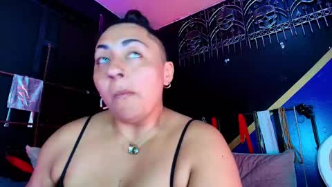 yingandyangg online show from February 25, 4:05 am