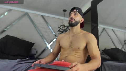 Yiyo online show from March 7, 7:19 am