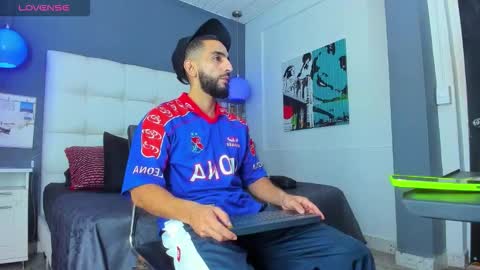 Yiyo online show from December 2, 4:11 am