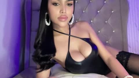 ylonagrae online show from April 14, 6:44 pm