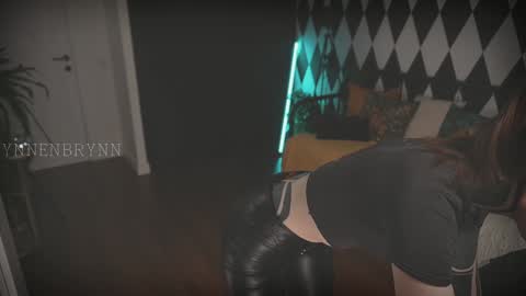 ynnenbrynn online show from December 7, 2:19 pm
