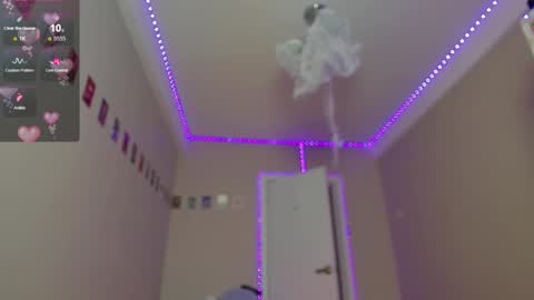 Mikaella - Mika online show from November 2, 8:09 pm