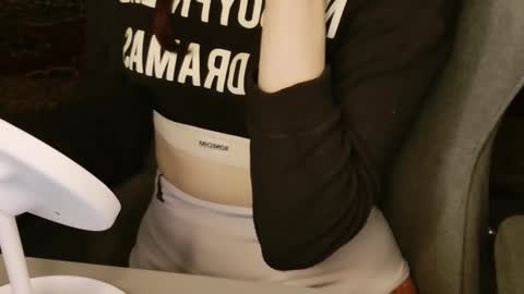 yoka_paradoxxx online show from December 3, 5:52 am