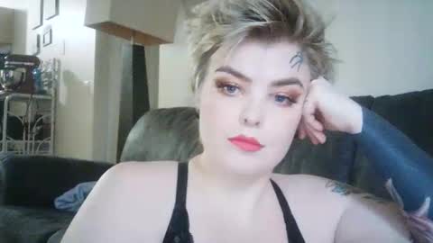 Yolandi online show from December 22, 8:26 pm