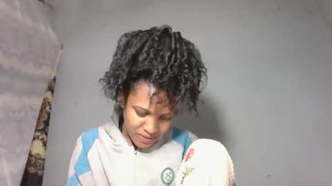 yolandrina05 online show from September 26, 1:30 pm