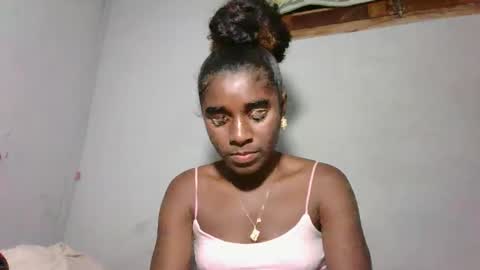 yolandrina05 online show from October 26, 4:39 pm