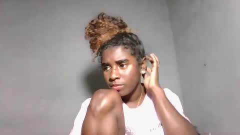 yolandrina05 online show from September 29, 9:47 pm