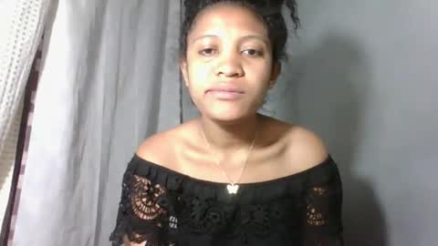 yolandrina05 online show from October 3, 7:16 am