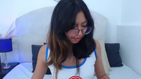 Snapshot of yommi_winx chatting on February 2, 1:45 am Yommi Winx online show from February 2, 1:45 am