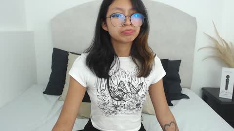 Snapshot of yommi_winx chatting on February 8, 4:36 am Yommi Winx online show from February 8, 4:36 am