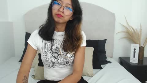 Snapshot of yommi_winx chatting on February 8, 1:32 am Yommi Winx online show from February 8, 1:32 am