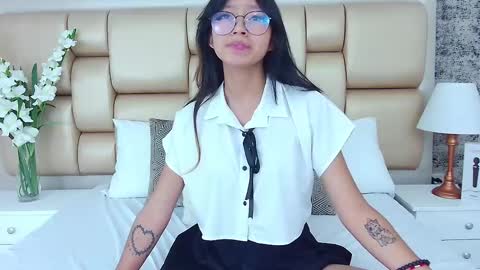 Snapshot of yommi_winx chatting on March 8, 9:28 am Yommi Winx online show from March 8, 9:28 am