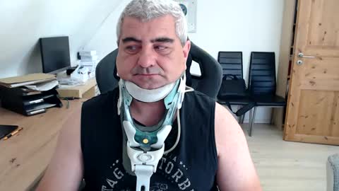 yoschi1976 online show from September 14, 11:00 am