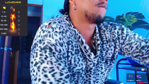 Snapshot of yosoy_enzo2020 chatting on January 2, 3:05 am Enzo online show from January 2, 3:05 am
