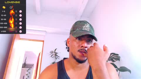 Snapshot of yosoy_enzo2020 chatting on January 17, 3:22 pm Enzo online show from January 17, 3:22 pm
