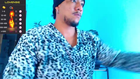Snapshot of yosoy_enzo2020 chatting on January 4, 4:44 am Enzo online show from January 4, 4:44 am